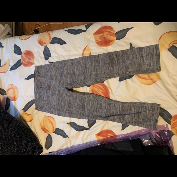 Lulu lemon high waisted leggings - Picture 3 of 3